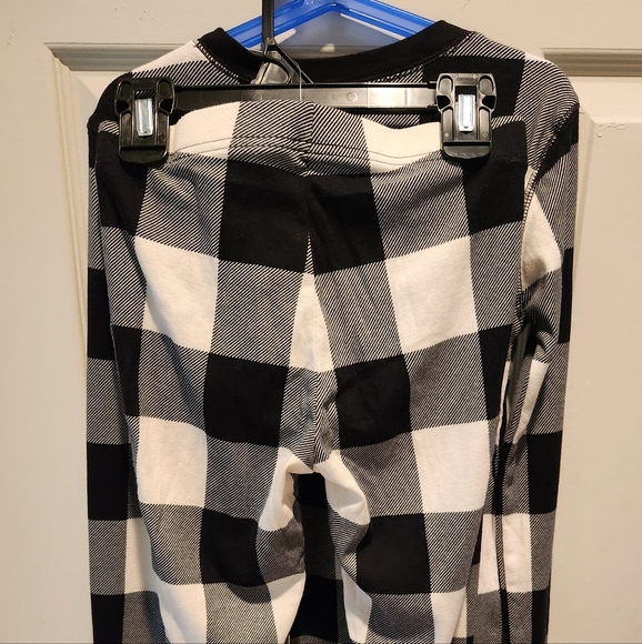 2 Old Navy Black Buffalo Plaid Pj's. Unisex Size 10. One NWT. One Worn few times - Picture 4 of 13